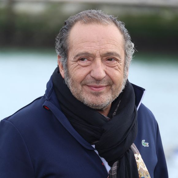 Patrick Timsit - Photocall du film "Les disparues de la gare" projeté en ouverture du Festival de la fiction TV de La Rochelle le 16 septembre 2025.
© Denis Guignebourg / Bestimage