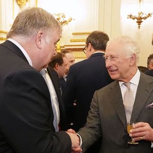 Le roi Charles III d'Angleterre et Camilla Parker Bowles, reine consort d'Angleterre lors d'une réception pour les membres du Parlement nouvellement élus lors des élections de 2024 et les membres de la Chambre des Lords, au palais de Buckingham à Londres, Royaume Uni, le 29 janvier 2025. © Alpha Press/Bestimage