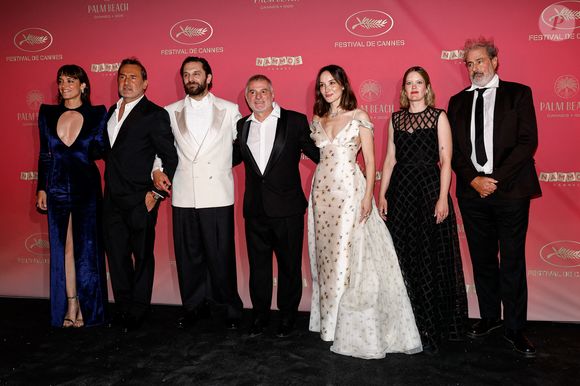 Après avoir illuminé le tapis rouge pour présenter le film d'ouverture "La Vénus électrique", l'équipe du film a fait une apparition à la très prisée soirée au Palm Beach.

Vimala Pons, Gilles Lellouche, Pio Marmaï, Pierre Salvadori, Anaïs Demoustier, Madeleine Baudot, Gustave Kervern - Photocall du 79ème Festival International du Film de Cannes, le 12 mai 2026. © Borde-Jacovides-Moreau /Bestimage