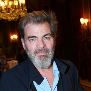 Clovis Cornillac à l'exposition "Douceur animale" de Michel Bassompierre à l'InterContinental Paris - Le Grand le 17 septembre 2024. © Rachid Bellak / Bestimage