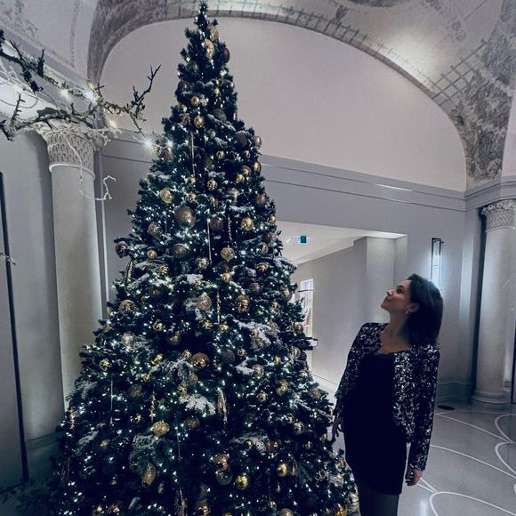 Pour célébrer la fin 2024, Nathalie Péchalat a posté un message sur Instagram

Nathalie Péchalat profitant d'un séjour à l'hôtel Lutétia, palace parisien. Décembre 2024.