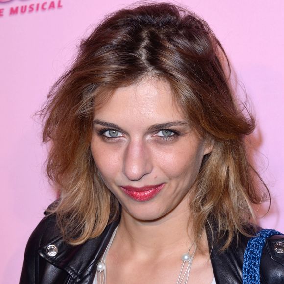 D'abord dans le très prisé quartier du Marais, elle a ensuite changé d'adresse.

Amandine Bourgeois assiste à la première de gala de « Grease, la comédie musicale » au Théâtre Mogador à Paris, en France, le 28 septembre 2017. Photo : Aurore Maréchal/ABACAPRESS.COM