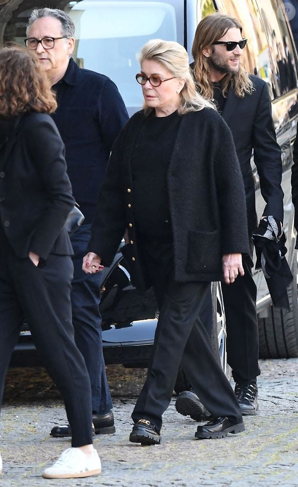 Elle a perdu sa sœur Françoise Dorléac en 1967, morte à 25 ans dans un accident de voiture.

Catherine Deneuve - Obsèques de Nathalie Baye en l'église Saint-Sulpice à Paris le 23 avril 2026. Clement Prioli / Bestimage