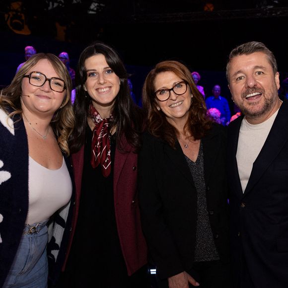 Exclusif - Lola Dubini, candidates, et Bruno Guillon en backstage de l'enregistrement  de l'émission "Qui Ment?" présentée par B.Guillon et diffusée le le 23 juillet 2026 sur France 2, à Saint-Denis, Seine Daint-Denis, France, le 24 novembre 2025. © Jeremy Melloul/Bestimage