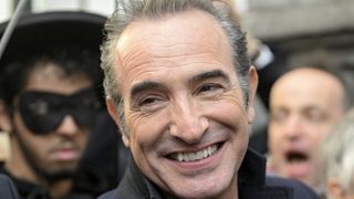 Moins d'un mois après une déconvenue loin d'être passée inaperçue, Jean Dujardin va de l'avant
