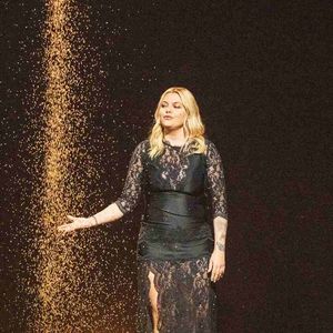 BÂLE - Louane (Louane Emera), qui représente la France avec la chanson « Maman », se produit lors de la finale du Concours Eurovision de la chanson. Bâle, Suisse, le 17 mai 2025. Photo de Sander/ANP/ABACAPRESS.COM