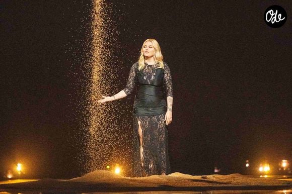 BÂLE - Louane (Louane Emera), qui représente la France avec la chanson « Maman », se produit lors de la finale du Concours Eurovision de la chanson. Bâle, Suisse, le 17 mai 2025. Photo de Sander/ANP/ABACAPRESS.COM