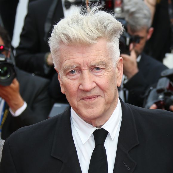 Il fut notamment célèbre pour ses films et séries  "Twin Peaks" et "Mulholland Drive"

David Lynch - Montée des marches du film "Twin Peaks" lors du 70ème Festival International du Film de Cannes. Le 25 mai 2017. © Denis Guignebourg / Bestimage
