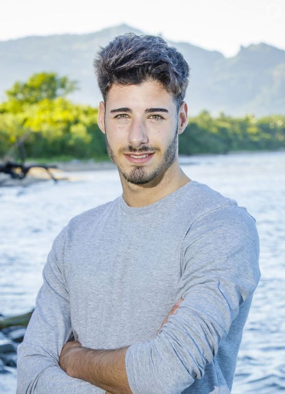 Il s'agit de Marvyn, aventurier vu dans "Koh-Lanta Fidji" en 2017.

Marvyn, 20 ans, commercial dans une start-up et candidat de "Koh-Lanta Fidji" sur TF1.