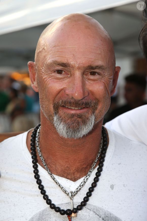 Vincent Lagaf' - Soirée hommage à Eddie Barclay pour les 10 ans de sa disparition, une fiesta blanche avec apéro géant, concours de boules, concerts, sur la place des Lices à Saint-Tropez, le 29 juillet 2015.
