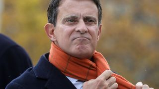 "Vous êtes le pire des traîtres" : Manuel Valls malmené sur France Inter par un auditeur, coupé en direct