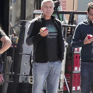 Il arrive même que le couple débarque à la boulangerie du coin, pour acheter des sandwichs, en toute simplicité !

Exclusif - George Clooney reçoit la visite de sa femme Amal Alamuddin Clooney sur le tournage de "Suburbicon" à Los Angeles, le 4 octobre 2016 © CPA/Bestimage