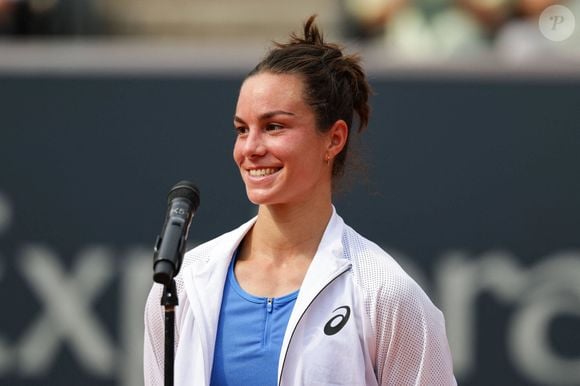 Remise sur pied, regonflée à bloc par ses récents matchs de préparation à Strasbourg, elle entre en lice aujourd'hui même à Roland-Garros face à Anna Kalinskaya. 

Lois Boisson remporte le tournoi de tennis Open d'Hambourg 2025 face à Anna Bondar (7/5 - 6/3).