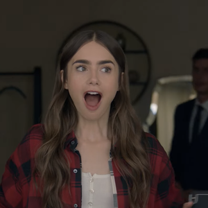 Le casting principal (Mindy, Sylvie, Alfie, Julien, Luc) devrait revenir.

Capture d'écran Youtube de la série "Emily in Paris".