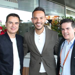 Exclusif - Laurent Luyat, Mohamed Bouhafsi et Cyril Giraudbit (Directeur des antennes de France Télévisions) - Déjeuner dans la loge de France Télévision lors des Internationaux de France de Tennis de Roland Garros 2025 - Paris, le 29 mai 2025. 

© Bertrand Rindoff / Bestimage