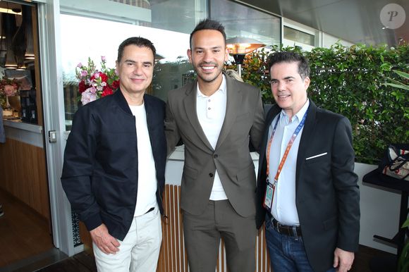 Exclusif - Laurent Luyat, Mohamed Bouhafsi et Cyril Giraudbit (Directeur des antennes de France Télévisions) - Déjeuner dans la loge de France Télévision lors des Internationaux de France de Tennis de Roland Garros 2025 - Paris, le 29 mai 2025. 

© Bertrand Rindoff / Bestimage