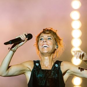 Zaz se produit sur la scène lors du 56 ème festival international de Carthage (Tunisie), le 26 juillet 2022. (Zuma Press/Bestimage).