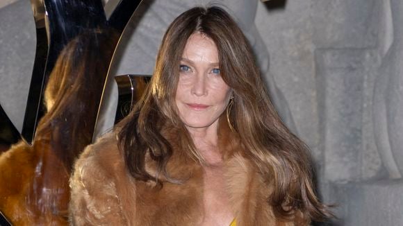 Après le jugement, Carla Bruni fait une apparition chic aux côtés de Charlotte Gainsbourg qui ose le micro short et Virginie Efira très élégante