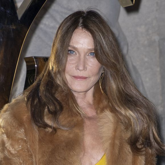Le défilé Saint Laurent a réuni de nombreuses stars à Paris.
Carla Bruni Sarkozy – Photocall du Défilé de mode Saint Laurent  Collection Printemps-Été dans le cadre de la Fashion Week de Paris, France.
 
© Olivier Borde / Bestimage