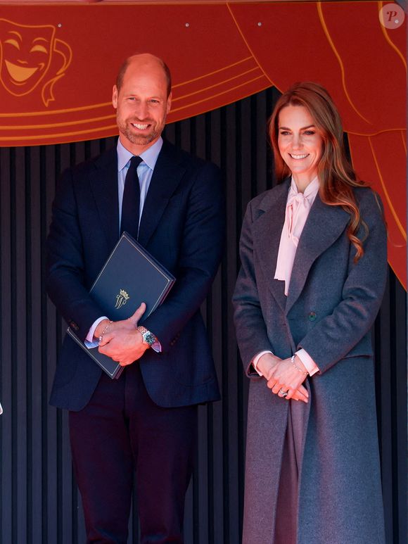 Le Prince et la Princesse de Galles lors d'une visite à l'école primaire de Churchtown à Southport, pour voir la nouvelle cour de récréation commémorative après l'attaque de Southport dans la ville le 29 juillet 2024, à Southport, au Royaume-Uni, le 23 septembre 2025. Photo par Phil Noble/PA Wire/ABACAPRESS.COM