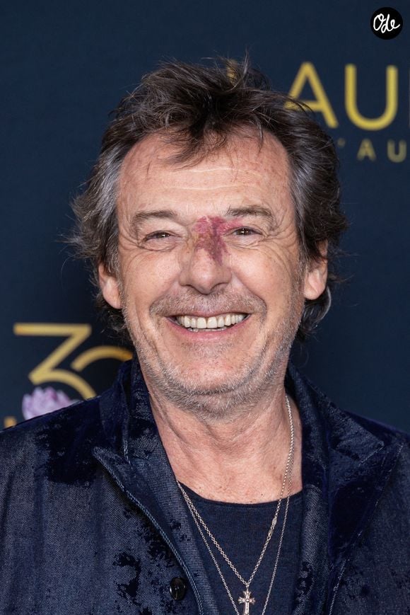Jean-Luc Reichmann assiste à la 29e cérémonie des Lauriers de l'Audiovisuel au Théâtre Marigny, le 24 février 2025 à Paris, en France. Photo de Nasser Berzane/ABACAPRESS.COM