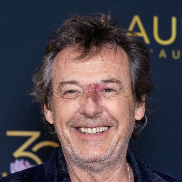 Jean-Luc Reichmann assiste à la 29e cérémonie des Lauriers de l'Audiovisuel au Théâtre Marigny, le 24 février 2025 à Paris, en France. Photo de Nasser Berzane/ABACAPRESS.COM