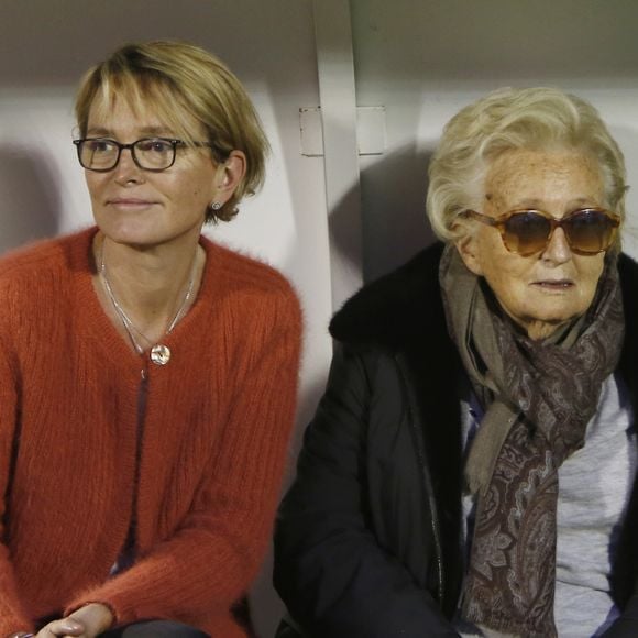 Alors que l’ancienne Première dame a été honorée pour ses combats associatifs, notamment avec les Pièces jaunes, le fils de Claude Chirac a donné quelques détails sur cet événement.

Exclusif - Claude Chirac et sa mère Bernadette Chirac - Le Variétés Club de France dispute un match caritatif présidé par Madame B. Chirac au profit de "+ de Vie", en faveur des personnes âgées accueillies dans les services de gériatrie et d'URMA, service pédiatrie du CHU de Montpellier, parrainé par L. Blanc au stade Léo Lagrange de Poissy, France, le 11 Octobre 2017. © Marc Ausset-Lacroix/Bestimage