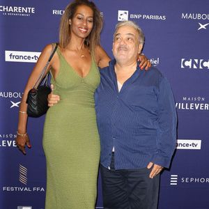 Cette demeure appartenait auparavant à l'économiste Alfred Sauvy.

Marie-Sandra Badini Duran et son mari Didier Bourdon - Photocall de la cérémonie d'ouverture de la 17ème édition du Festival du Film Francophone (FFA) de Angoulême. Le 27 août 2024
© Coadic Guirec / Bestimage