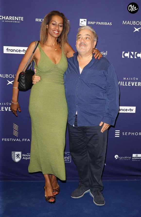 Cette demeure appartenait auparavant à l'économiste Alfred Sauvy.

Marie-Sandra Badini Duran et son mari Didier Bourdon - Photocall de la cérémonie d'ouverture de la 17ème édition du Festival du Film Francophone (FFA) de Angoulême. Le 27 août 2024
© Coadic Guirec / Bestimage