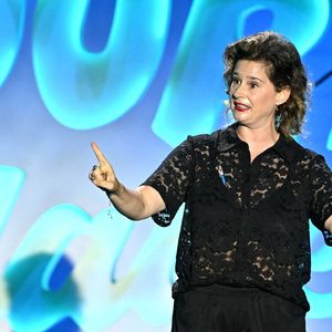 Exclusif - Elodie Poux durant l'enregistrement de la première soirée de "L'humour à la plage" pour la 3ème édition du festival de Juan les Pins à la pinède Gould le 26 juin 2026. © Bebert-Tribeca/Bestimage
-