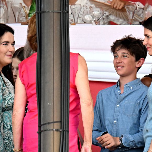Invité sur le plateau de de Michel Drucker dans l'émission "Famille je vous aime" sur France 3 en juin 2025, Gad Elmaleh avait évoqué son fils cadet (il est aussi papa de Noé fruit de son amour avec Anne Brochet) qui est le fruit de deux cultures : marocaine d’un côté, et monégasque de l’autre

La princesse Caroline de Hanovre, sa fille Charlotte Casiraghi, son fils, né de son union avec Gad Elmaleh, Raphael, la princesse Alexandra de Hanovre, son fiancé Ben-Sylvester Strautmann, Melanie de Massy et Diane Fissore, la présidente du jumping et de la Fédération monégasque d’équitation, ont assisté à la 2eme journée du Jumping International de Monte-Carlo, le 4 juillet 2024. © Bruno Bebert/Bestimage