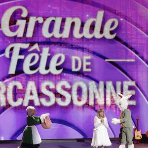Exclusif - Chantal Goya lors de l'enregistrement de l’émission La Grande Fête de Carcassonne, diffusée le samedi 6 septembre à 21.10 sur France 2, dans la Cité Médiévale de Carcassonne, France, le 24 juin 2025. © Jack Tribeca/Bestimage