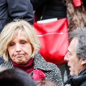 Evelyne Dhéliat et Jean-Luc Reichmann - Sortie des obsèques de Catherine Laborde en l’église Saint-Roch à Paris, le 6 février 2025. © Jacovides - Moreau / Bestimage