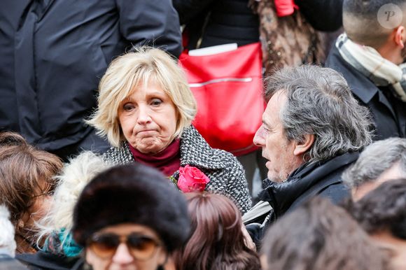 Evelyne Dhéliat et Jean-Luc Reichmann - Sortie des obsèques de Catherine Laborde en l’église Saint-Roch à Paris, le 6 février 2025. © Jacovides - Moreau / Bestimage