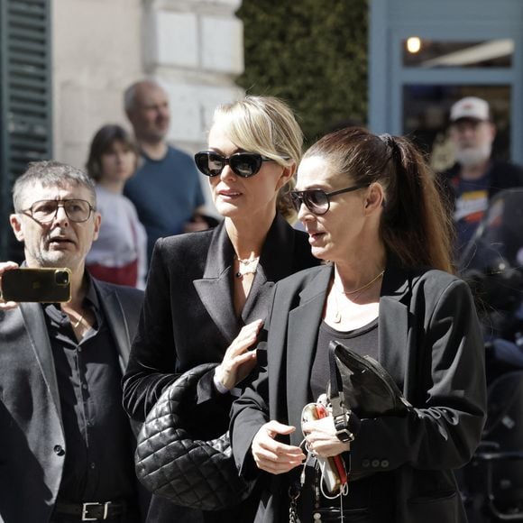 Laeticia Hallyday - Arrivées aux obsèques de N.Farès en l'église Saint-Jean-de-Montmartre à Paris, le 24 avril 2026. N.Farès est décédée le 17 avril 2026 à l'âge de 57 ans, quelques jours après un "incident cardiaque" survenu le 12 avril 2026 dans la piscine du complexe sportif, Blanche (9ème).
© Jacovides / Borde / Bestimage