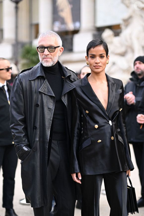 Vincent Cassel et sa compagne Narah Baptista au défilé Schiaparelli "Collection Haute Couture Printemps/Eté 2026" lors de la Fashion Week de Paris, le 26 janvier 2026

Pierre Perusseau / Bestimage