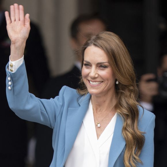 Son Altesse Royale, Catherine, Princesse de Galles (Catherine (Kate) Middleton, princesse de Galles), visite de 2 jours en Italie. À son arrivée à la mairie de Reggio Emilia, elle est accueillie par le maire de la ville, Marco Massari, le 13 mai 2026. © GoffPhotos/Bestimage