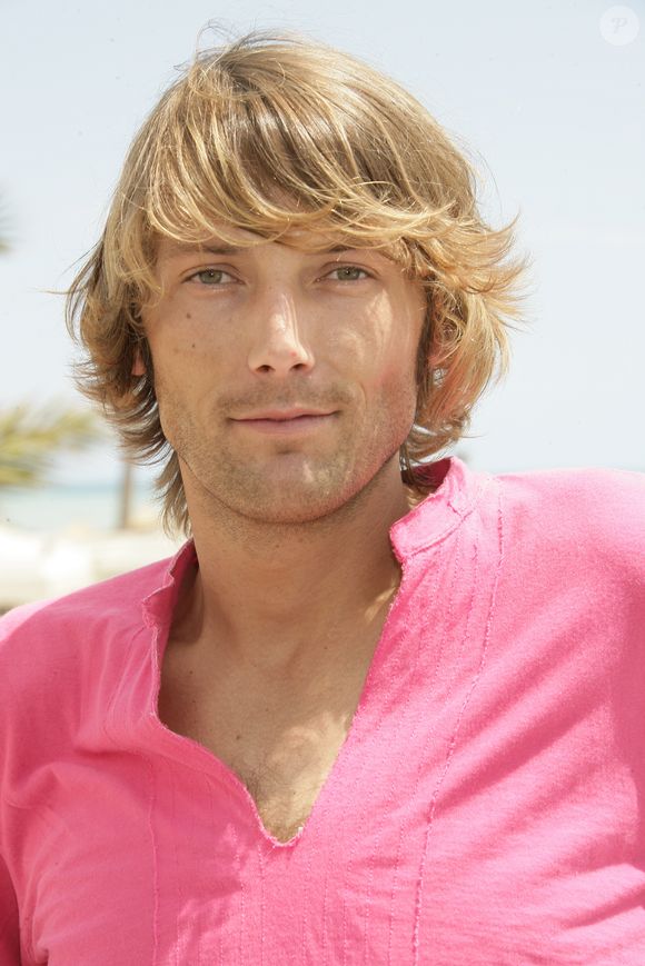 Les années passent et il se voit désormais finir comme un "vieux garçon"...

Archives - Laurent Kerusoré de "Plus Belle la vie" au festival de la télévision de Djerba le  29 avril 2006. © Frédéric Piau / Bestimage