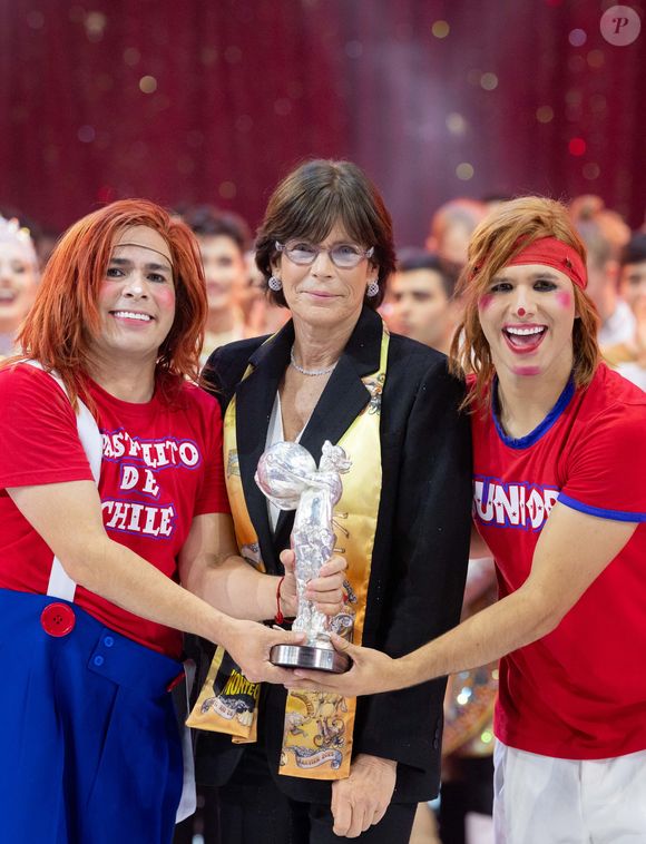 “De fil en aiguille on a tiré les ficelles, c’est venu et on les a sauvées. [Les enfants] étaient contents" 

La Princesse Stéphanie de Monaco offre le « Clown d’Argent » à « Pastelito de Chile et Junior » - Soirée de clôture du 47ème Festival International du Cirque de Monte-Carlo sous le chapiteau de Fontvieille à Monaco, le 21 janvier 2025. © Olivier Huitel / Pool Monaco / Bestimage