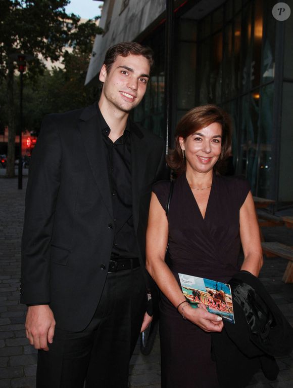 Carole Amiel, veuve d'Yves Montand, et Valentin Montand le fils d'Yves Montand assistent à la projection de 'Le sauvage' à la Cinémathèque Française de Paris, France le 26 septembre 2011. Photo Denis Guignebourg/Abaca