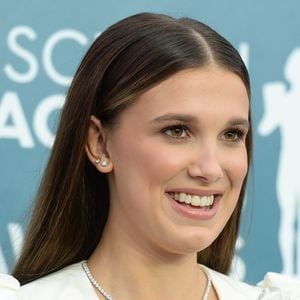Millie Bobby Brown - Photocall - 26ème cérémonie annuelle des "Screen Actors Guild Awards" ("SAG Awards") au "Shrine Auditorium" à Los Angeles, le 19 janvier 2020. 
Backgrid USA / Bestimage