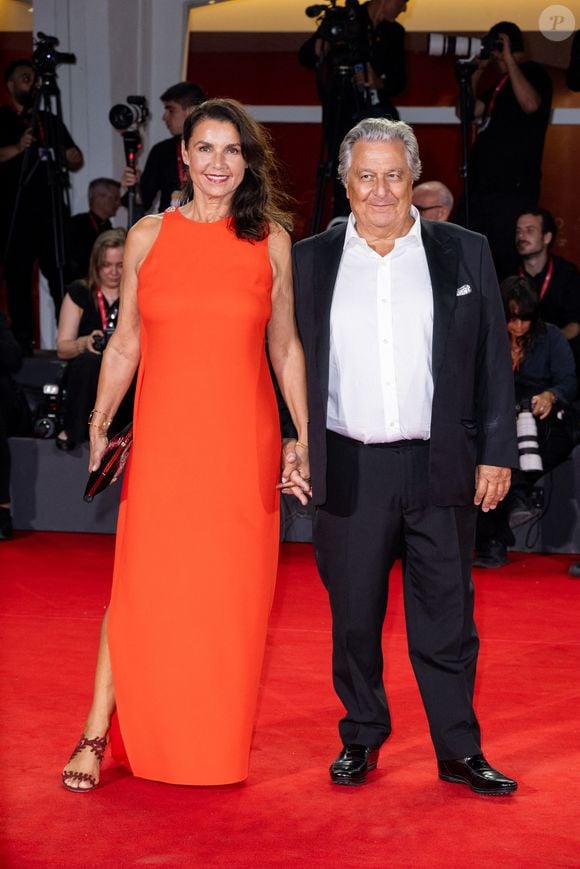 La raison de ce départ ? Paris, devenue impossible à vivre : "Paris est devenu invivable"

Isabelle De Araujo et Christian Clavier à la soirée "Filming Italy Venice Award" lors du 82ème Festival International du Film de Venise (Mostra) le 31 août 2025.