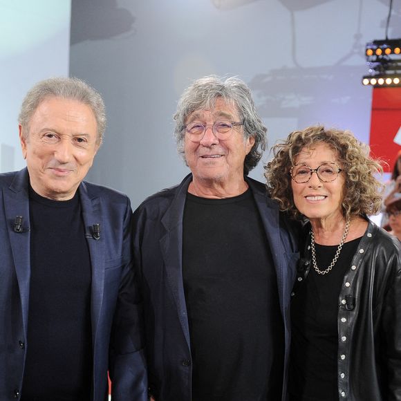 Un inédit est proposé ce 12 octobre en début d'après-midi. 

Exclusif - Michel Drucker, Dominique Colonna et Mireille Dumas lors de l'enregistrement de l'émission "Vivement dimanche" à Paris, FRanxce, le 9 septembre 2025 et diffusée le 12 octobre 2025 sur France 3. © Guillaume Gaffiot/Bestimage