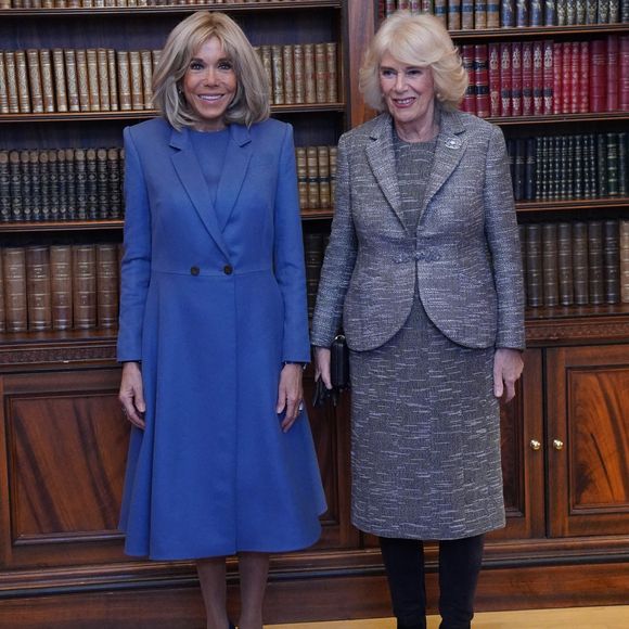 Brigitte Macron et Camilla Parker Bowles, reine consort d'Angleterre, assistent à la cérémonie de remise du prix littéraire de l'Entente à la résidence de l'ambassadeur de France à Londres, le 4 décembre 2024. 
© Julien Burton / Bestimage