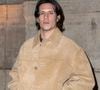 Pour honorer la mémoire de sa mère, le jeune homme a rapidement choisi de reprendre le flambeau en devenant acteur.

Abraham Wapler - Photocall du Défilé de mode Jacquemus Collection Hommes Automne Hiver Printemps-Été dans le cadre de la Fashion Week de Paris, France, le 25 janvier 2026.
 
© Olivier Borde / Bestimage