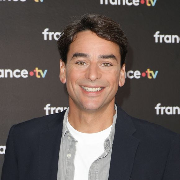 Julian Bugier au photocall de la conférence de presse de rentrée de France Télévisions à Paris, France, le 4 septembre 2024. © Coadic Guirec/Bestimage