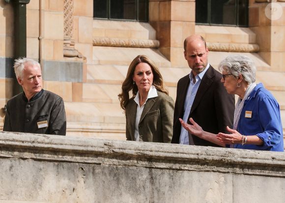Le prince William, prince de Galles, et Catherine (Kate) Middleton, arborant des cheveux blonds, visitent les jardins, récemment transformés, du musée d'histoire naturelle à Londres, le 4 septembre 2025. (Backgrid UK/ Bestimage).