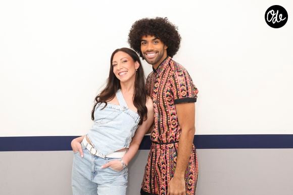 Exclusif - Silvia Notargiacomo, Gwendal Marimoutou, en backstage de l’enregistrement de l’emission "On Connait La Chanson Années 80", présentée par L.Boccolini et diffusée le 22 septembre 2026 sur W9, à Paris, France, le 9 avril 2026. © Jack Tribeca/Bestimage
