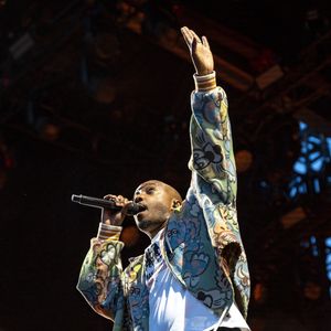 "Je vis dans une grande maison que j'ai mis des années à construire", a-t-il confié.

Soprano en concert au festival le Printemps de Pérouges au Château de Saint-Maurice-de-Rémens, France, le 28 juin 2025.

Photo : Sandrine Thesillat / PsNewZ / Bestimage