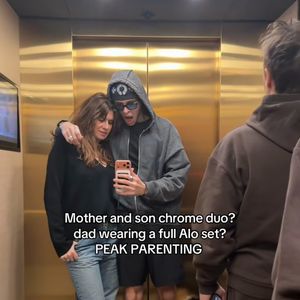 C'est avec son fils et son épouse qu'il a choisi de partir se détendre.

Cameron Smet avec ses parents David Hallyday et Alexandra Pastor le 14 février 2026.